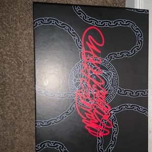 Versace chain reactions